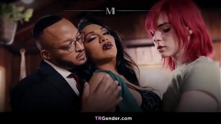 Hot mixed gender threesome with Jean Hollywood and Jessy Dubai