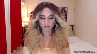 Sheboy hottie masturbates and cums in hand in front of webcam